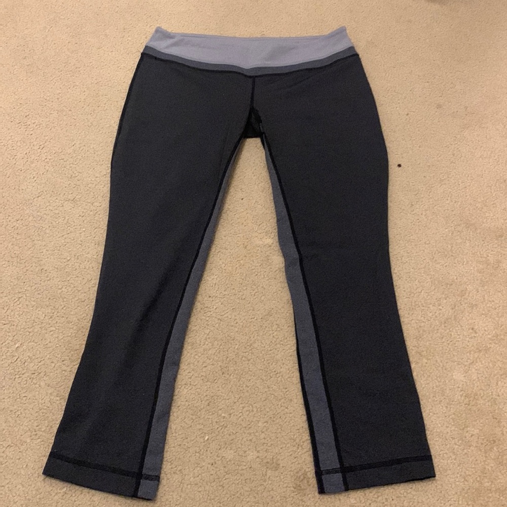 Dark grey cropped lululemon leggings